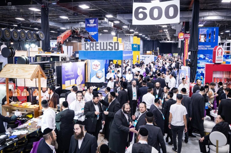 האחים לעטשעווסקי ואברומי בלום