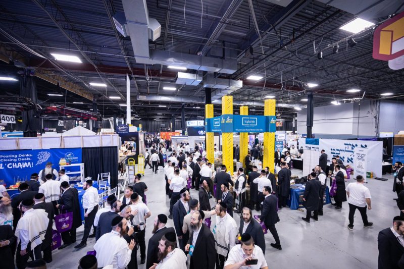 האחים לעטשעווסקי ואברומי בלום