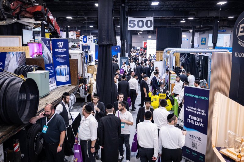 האחים לעטשעווסקי ואברומי בלום