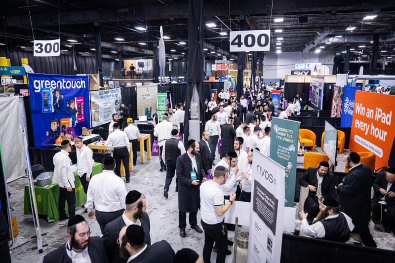 האחים לעטשעווסקי ואברומי בלום