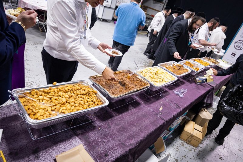 האחים לעטשעווסקי ואברומי בלום