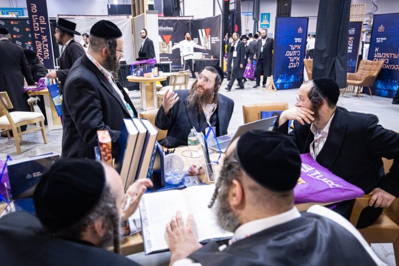 האחים לעטשעווסקי ואברומי בלום