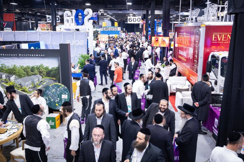 האחים לעטשעווסקי ואברומי בלום