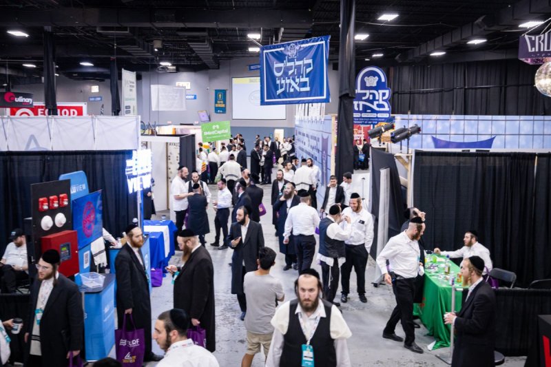 האחים לעטשעווסקי ואברומי בלום