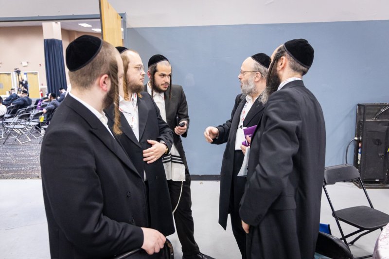 האחים לעטשעווסקי ואברומי בלום