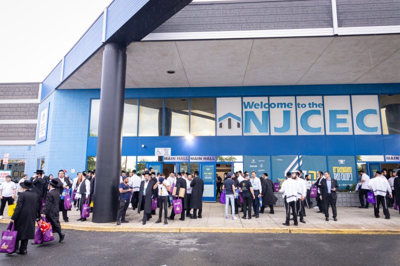 האחים לעטשעווסקי ואברומי בלום