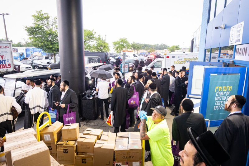 האחים לעטשעווסקי ואברומי בלום