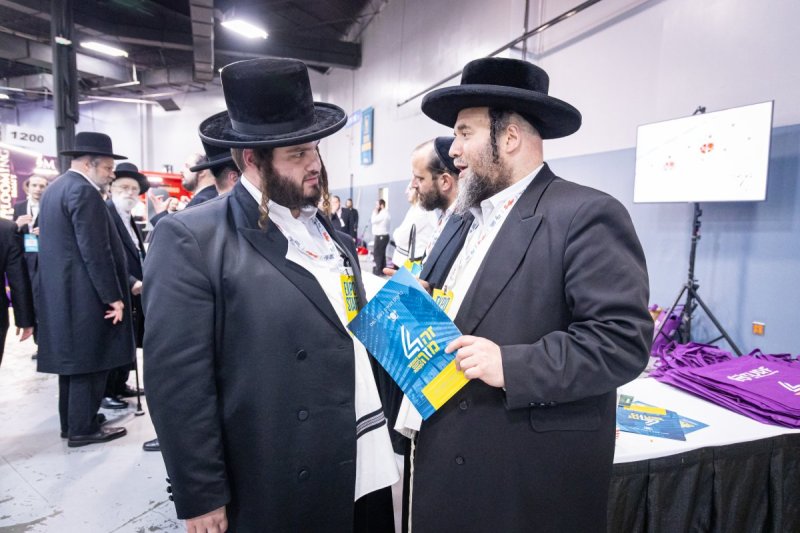 האחים לעטשעווסקי ואברומי בלום