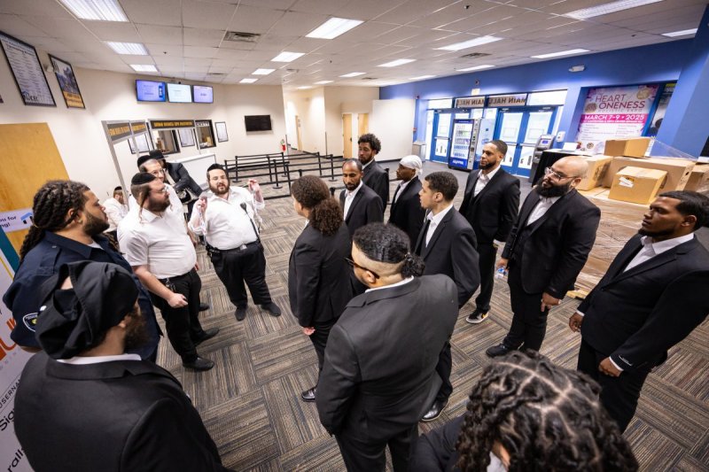 האחים לעטשעווסקי ואברומי בלום