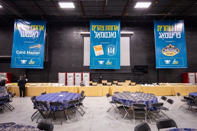 האחים לעטשעווסקי ואברומי בלום