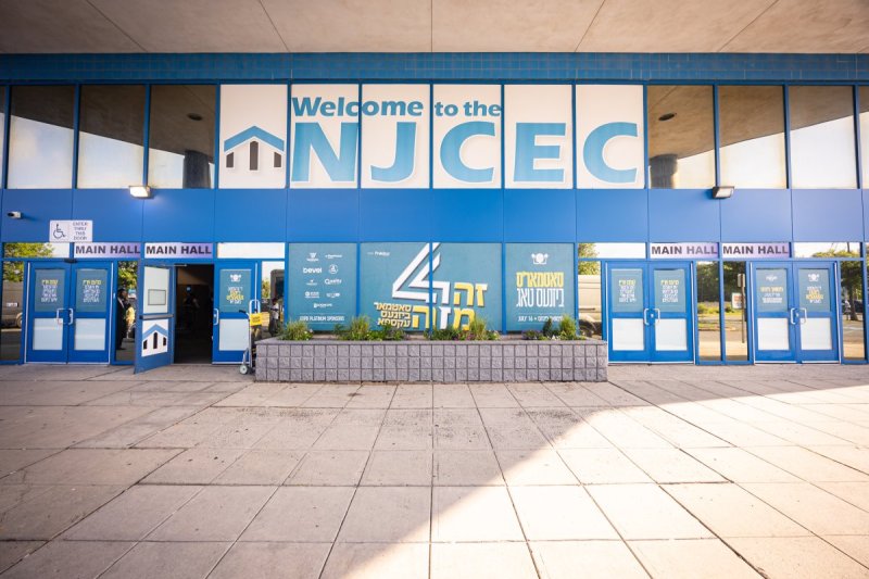 האחים לעטשעווסקי ואברומי בלום