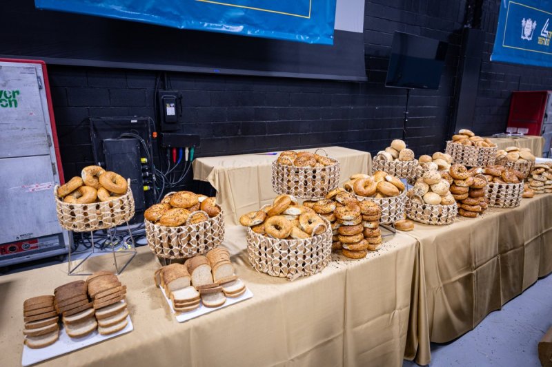 האחים לעטשעווסקי ואברומי בלום