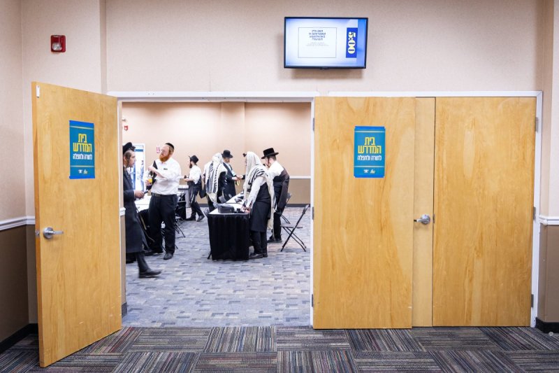 האחים לעטשעווסקי ואברומי בלום