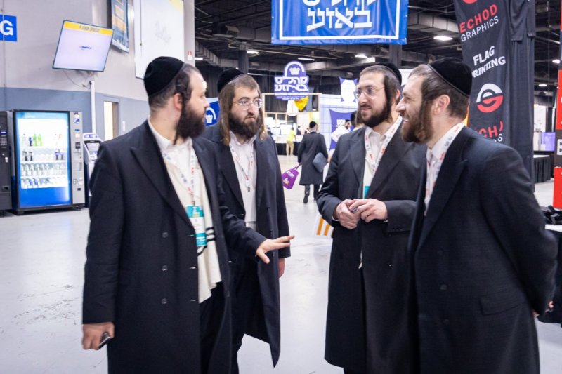 האחים לעטשעווסקי ואברומי בלום