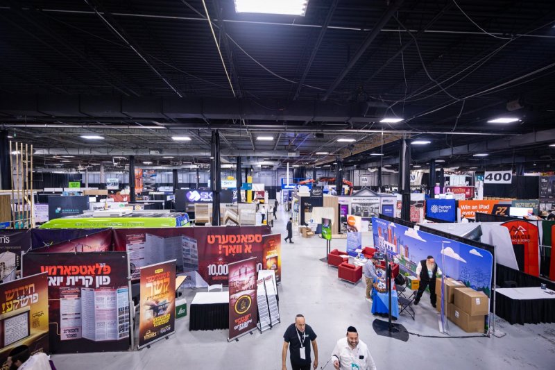 האחים לעטשעווסקי ואברומי בלום