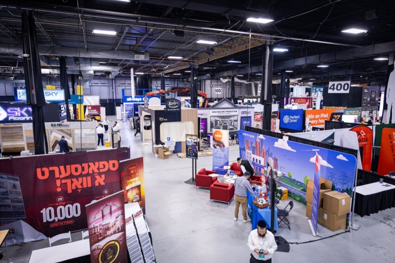 האחים לעטשעווסקי ואברומי בלום