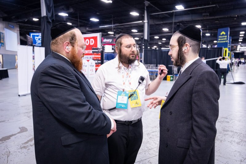 האחים לעטשעווסקי ואברומי בלום