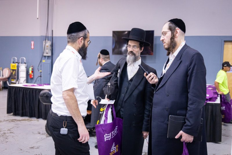 האחים לעטשעווסקי ואברומי בלום