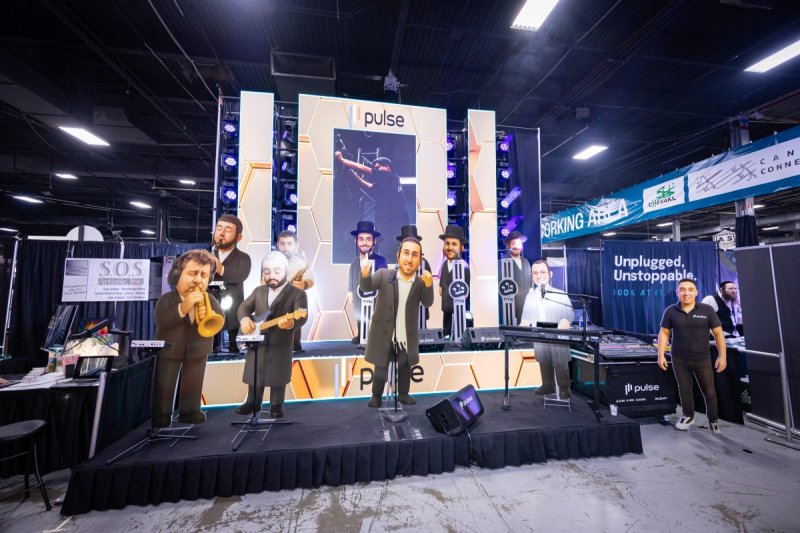 האחים לעטשעווסקי ואברומי בלום