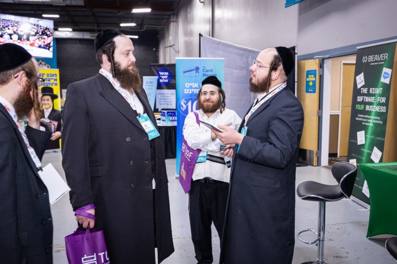 האחים לעטשעווסקי ואברומי בלום