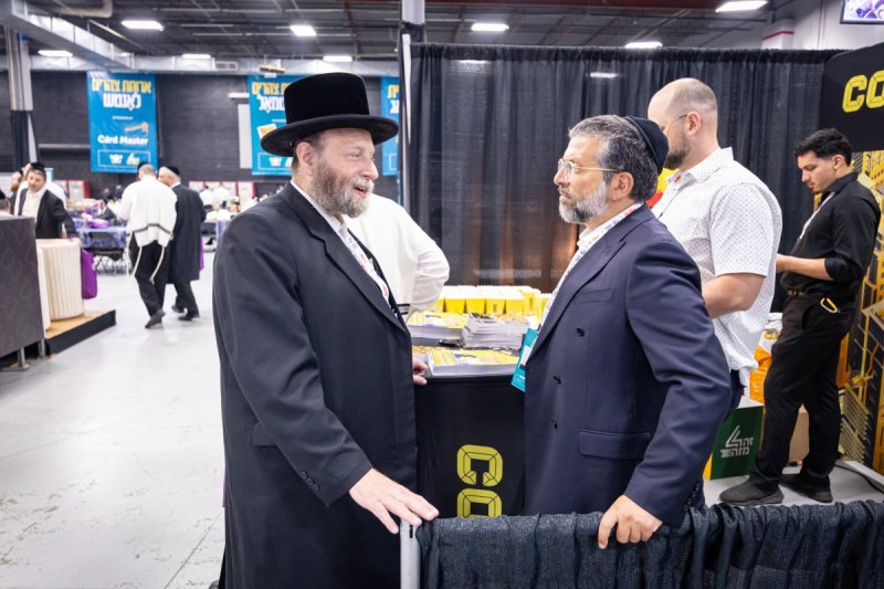 האחים לעטשעווסקי ואברומי בלום