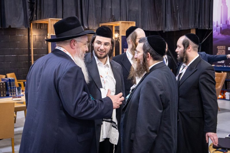 האחים לעטשעווסקי ואברומי בלום