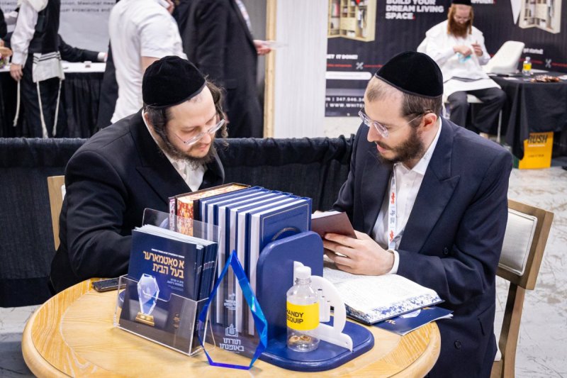 האחים לעטשעווסקי ואברומי בלום