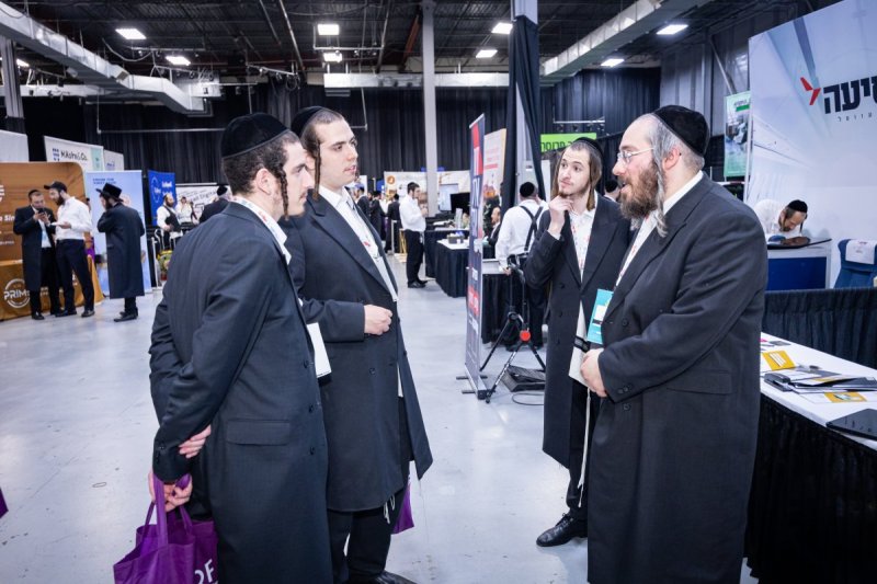 האחים לעטשעווסקי ואברומי בלום