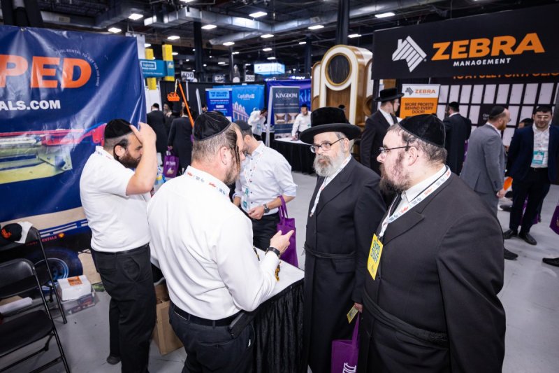 האחים לעטשעווסקי ואברומי בלום