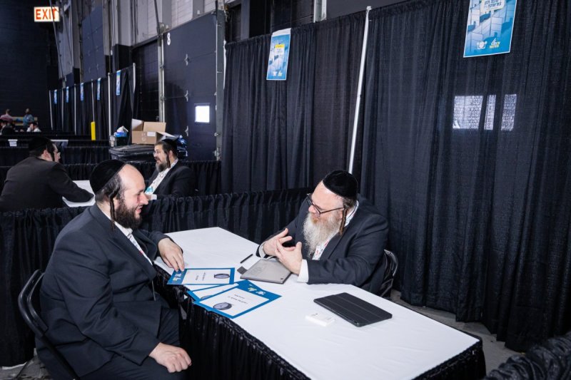 האחים לעטשעווסקי ואברומי בלום