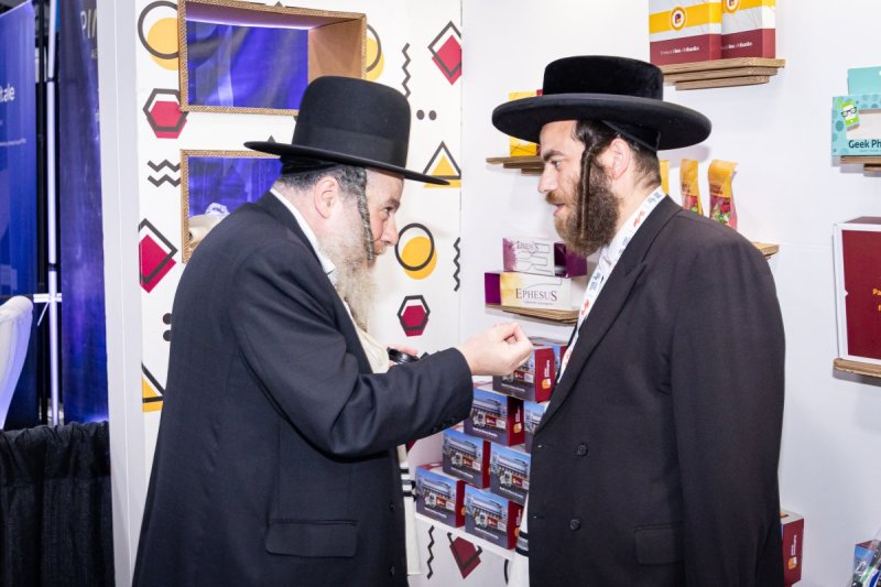 האחים לעטשעווסקי ואברומי בלום