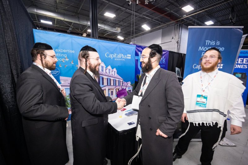 האחים לעטשעווסקי ואברומי בלום