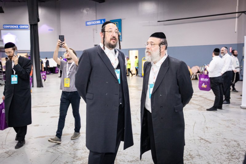 האחים לעטשעווסקי ואברומי בלום