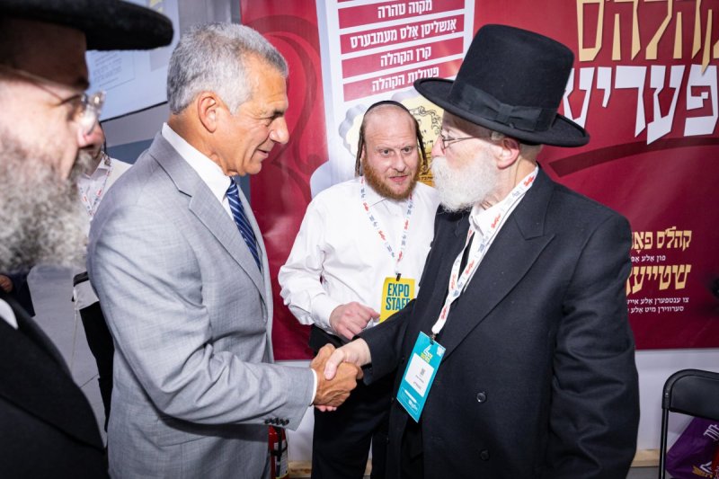 האחים לעטשעווסקי ואברומי בלום