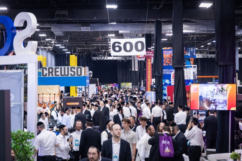 האחים לעטשעווסקי ואברומי בלום