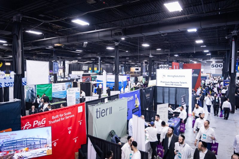 האחים לעטשעווסקי ואברומי בלום