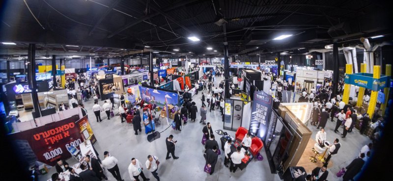 האחים לעטשעווסקי ואברומי בלום