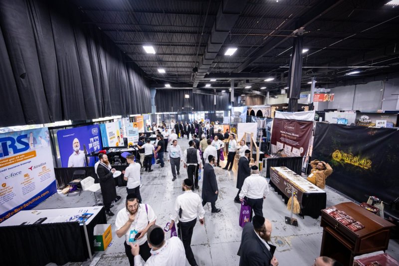 האחים לעטשעווסקי ואברומי בלום