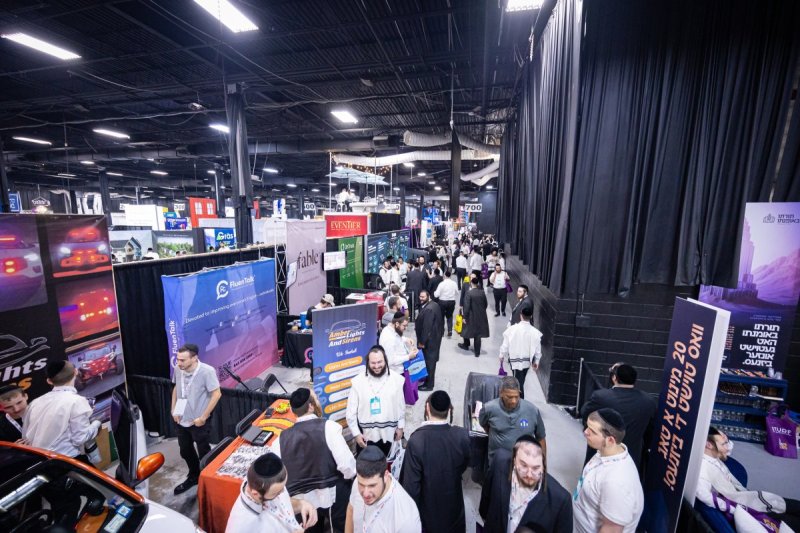 האחים לעטשעווסקי ואברומי בלום