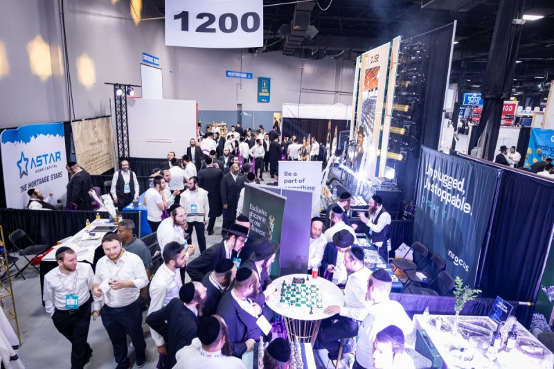 האחים לעטשעווסקי ואברומי בלום