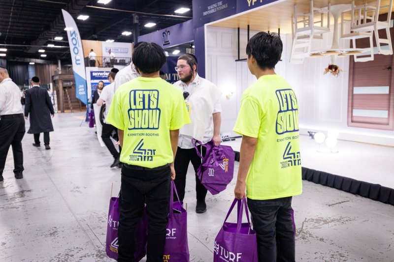 האחים לעטשעווסקי ואברומי בלום