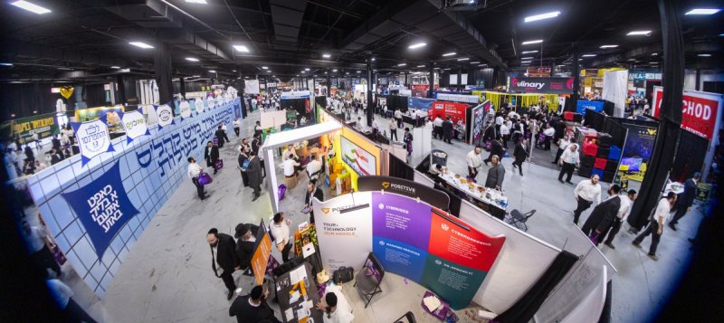 האחים לעטשעווסקי ואברומי בלום