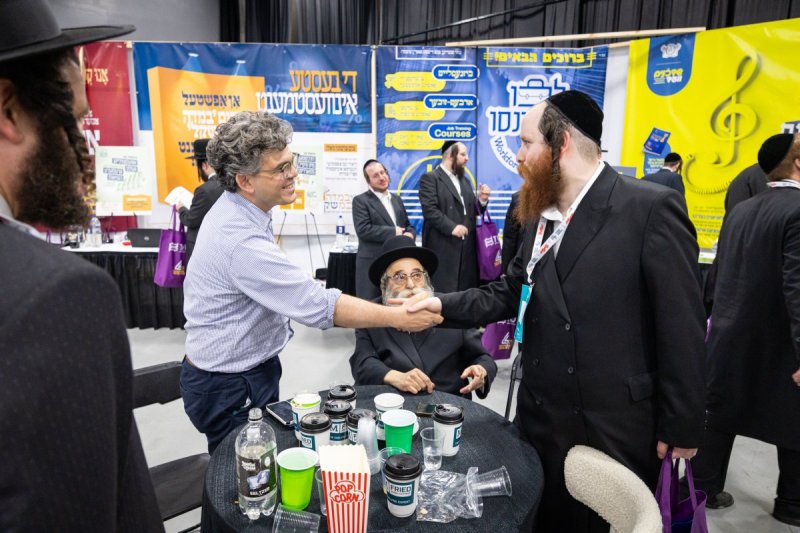 האחים לעטשעווסקי ואברומי בלום