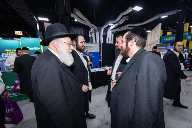 האחים לעטשעווסקי ואברומי בלום