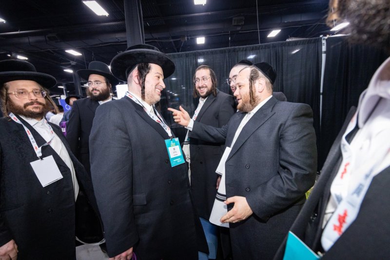 האחים לעטשעווסקי ואברומי בלום