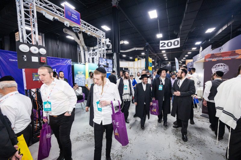 האחים לעטשעווסקי ואברומי בלום