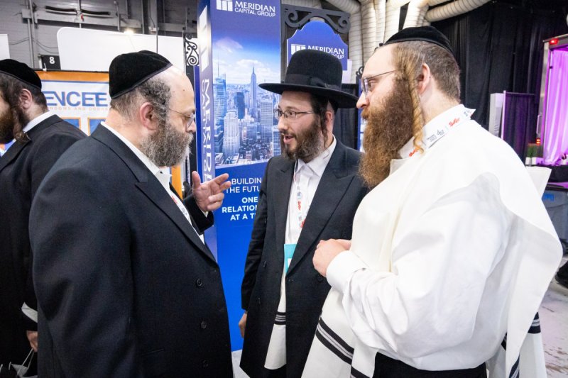 האחים לעטשעווסקי ואברומי בלום