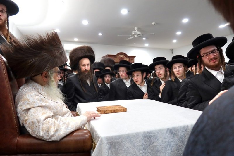 באדיבות המצלם