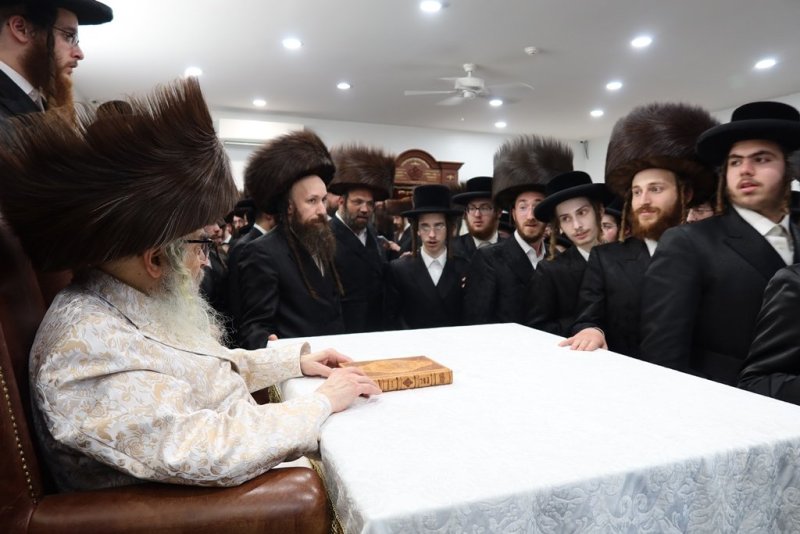 באדיבות המצלם