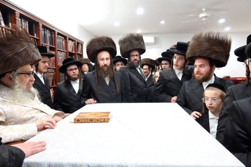 באדיבות המצלם